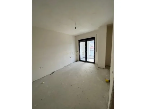 Tirane, shitet apartament 1+1 Kati 6, 64 m² 200.000 € (KOMUNA E PARISIT)