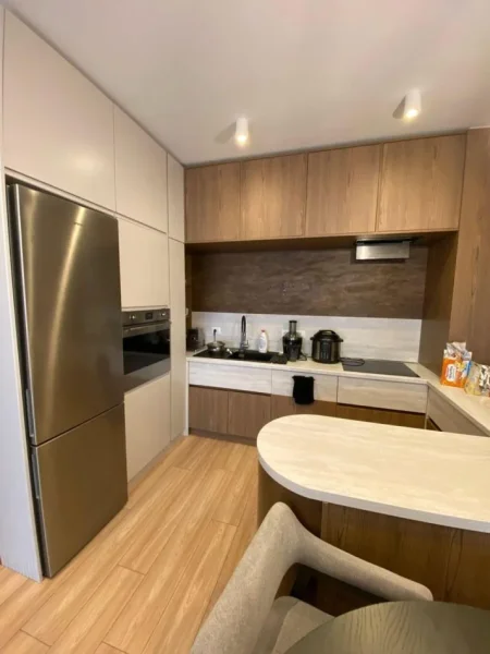 Tirane, jepet me qera apartament 2+1+Ballkon Kati 6, 100 m² 750 € (Frosina Plaku)