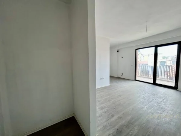 Tirane, shes apartament 2+1+Aneks+Ballkon Kati 3, 84 m² 210.000 € (Rruga Qemal Stafa)