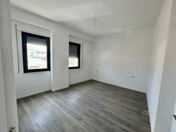 Tirane, shes apartament 2+1+Aneks+Ballkon Kati 3, 84 m² 210.000 € (Rruga Qemal Stafa)