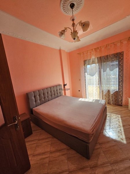 Tirane, jepet me qera apartament 3+1 Kati 3, 93 m² 350 € (5 MAJI)