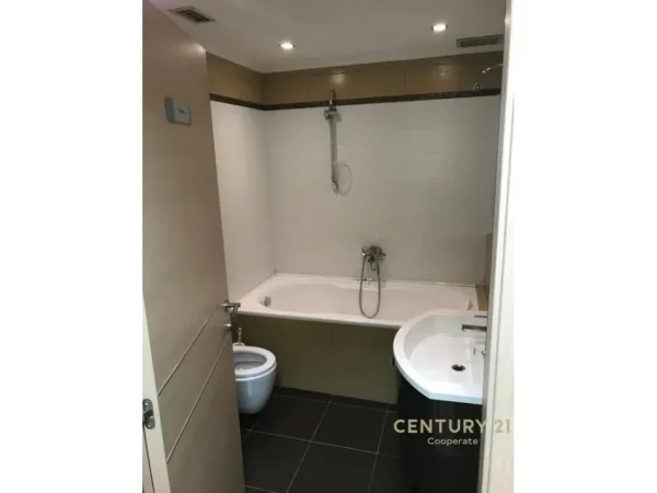 Tirane, shes ambjent biznesi Kati 3, 165 m² 550.000 € (Bllok)