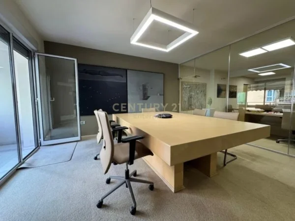 Tirane, jepet me qera ambjent biznesi Kati 6, 263 m² 2.500 € (Tirana e Re)