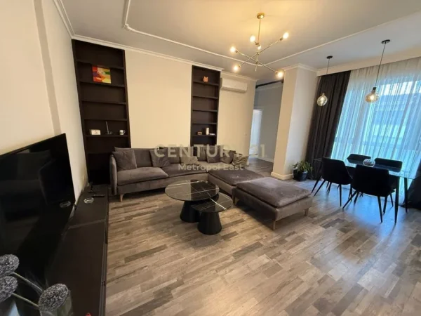 Tirane, jepet me qera apartament 2+1+Aneks+Ballkon Kati 3, 102 m² 800 € (Liqeni i Thate)