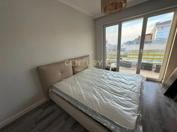 Tirane, jepet me qera apartament 2+1+Aneks+Ballkon Kati 3, 102 m² 800 € (Liqeni i Thate)
