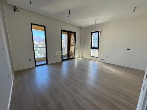 Tirane, shes apartament 2+1+Aneks+Ballkon Kati 4, 111 m² 285.000 € (SQUARE21)