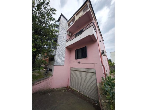 Tirane, shes Vile 3 Katshe Kati 3, 450 m² 550.000 € (Qytet Studenti)