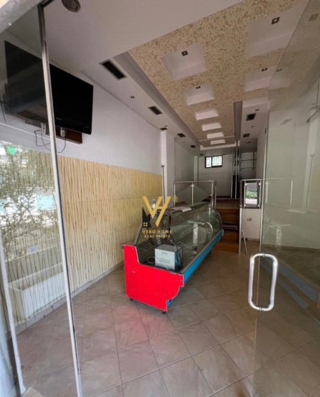 Tirane, jepet me qera dyqan Kati 0, 70 m² 350 € (RRUGA 5 MAJ)