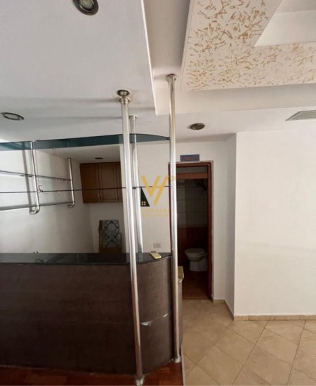 Tirane, jepet me qera dyqan Kati 0, 70 m² 350 € (RRUGA 5 MAJ)