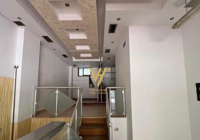 Tirane, jepet me qera dyqan Kati 0, 70 m² 350 € (RRUGA 5 MAJ)