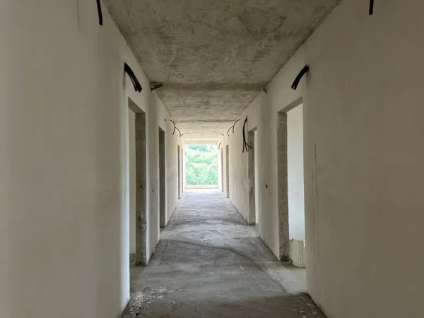 Tirane, shitet godina 16.000 m² 3.500.000 € (Maminas-Rruga e Shilores)