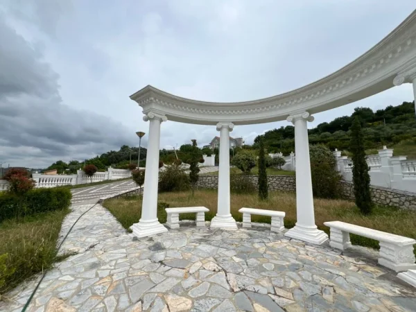 Tirane, shitet godina 16.000 m² 3.500.000 € (Maminas-Rruga e Shilores)