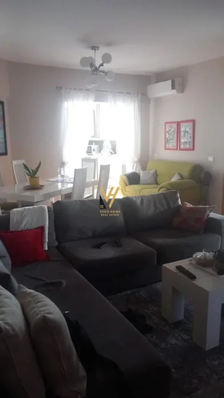 Tirane, shitet apartament 2+1+Ballkon Kati 10, 90 m² 200.000 € (KOMUNA PARISIT)