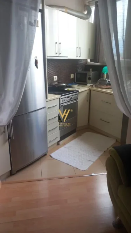 Tirane, shitet apartament 2+1+Ballkon Kati 10, 90 m² 200.000 € (KOMUNA PARISIT)