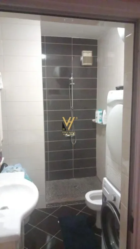 Tirane, shitet apartament 2+1+Ballkon Kati 10, 90 m² 200.000 € (KOMUNA PARISIT)