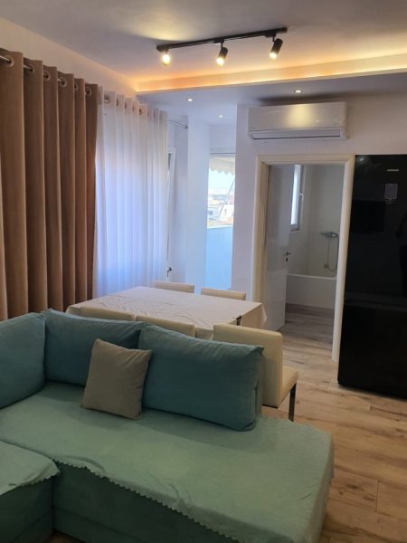 Durres, jepet me qera apartament 2+1+Ballkon Kati 2, 500 € (Rruga Rrota Kuqe)