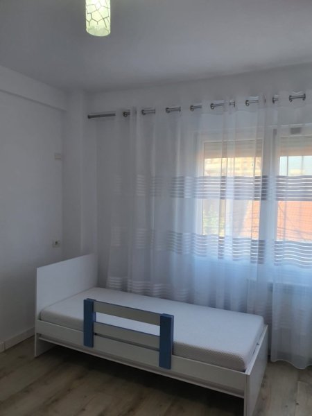 Durres, jepet me qera apartament 2+1+Ballkon Kati 2, 500 € (Rruga Rrota Kuqe)