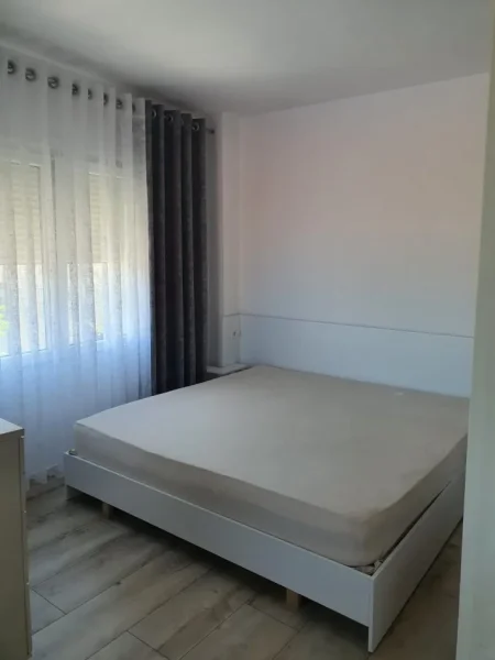 Durres, jepet me qera apartament 2+1+Ballkon Kati 2, 500 € (Rruga Rrota Kuqe)