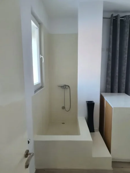 Durres, jepet me qera apartament 2+1+Ballkon Kati 2, 500 € (Rruga Rrota Kuqe)