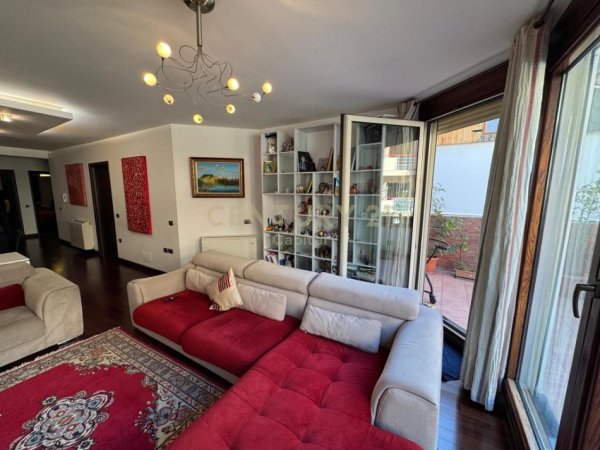 Tirane, shes apartament 3+1+Aneks+Ballkon Kati 2, 195 m² 340.000 € (Kopshti Botanik)