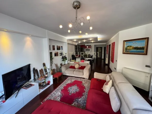Tirane, shes apartament 3+1+Aneks+Ballkon Kati 2, 195 m² 340.000 € (Kopshti Botanik)