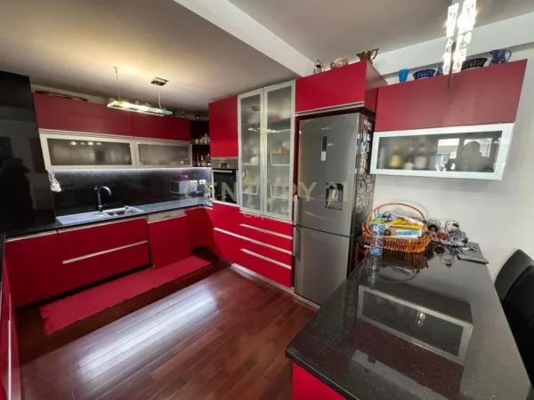 Tirane, shes apartament 3+1+Aneks+Ballkon Kati 2, 195 m² 340.000 € (Kopshti Botanik)