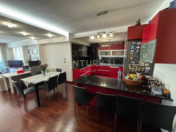 Tirane, shes apartament 3+1+Aneks+Ballkon Kati 2, 195 m² 340.000 € (Kopshti Botanik)