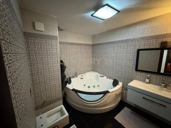 Tirane, shes apartament 3+1+Aneks+Ballkon Kati 2, 195 m² 340.000 € (Kopshti Botanik)