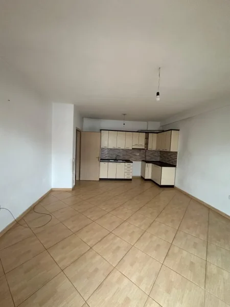 Tirane, shitet apartament 1+1+Ballkon Kati 7, 83 m² 105.000 € (Yzberisht tek Kmy)