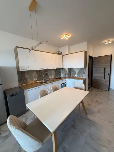 Tirane, jepet me qera apartament 2+1+Ballkon Kati 9, 115 m² 650 € (Rezidenca Oasis, Unaza e Re)