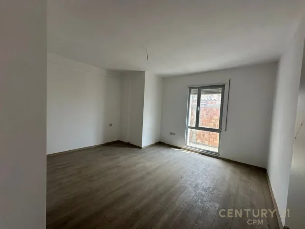 Tirane, jepet me qera apartament 2+1+Aneks+Ballkon Kati 1, 107 m² 800 € (Xhamllik)