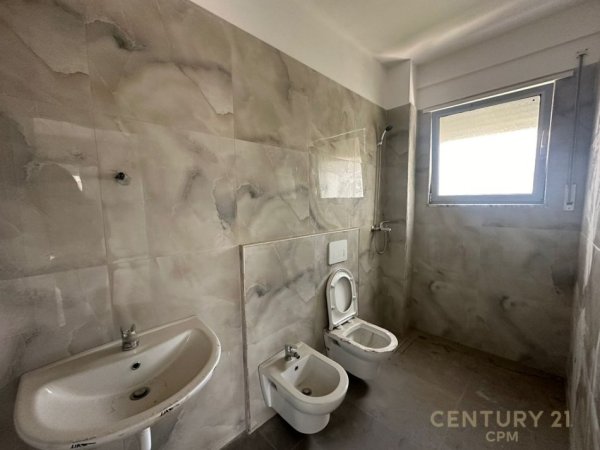 Tirane, jepet me qera apartament 2+1+Aneks+Ballkon Kati 1, 107 m² 800 € (Xhamllik)