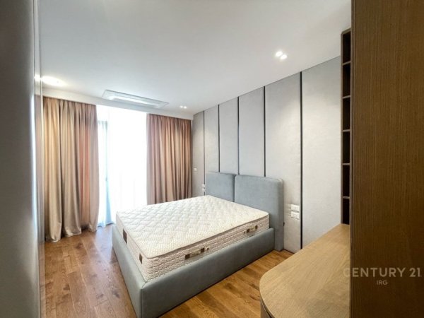 Tirane, shes apartament 2+1+Aneks+Ballkon Kati 8, 130 m² (Lake View)