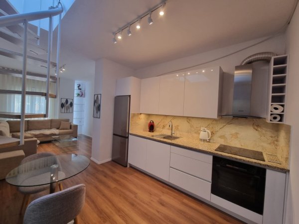 Tirane, jepet me qera apartament 1+1 Kati 10, 60 m² 700 € (Rruga e Barrikadave)