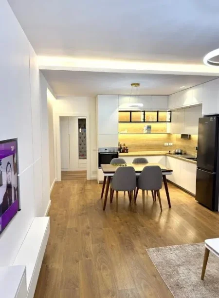 Tirane, jepet me qera apartament 2+1 , 110 m² 900 € (Rruga e Elbasanit)