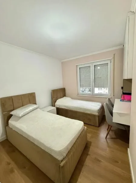 Tirane, jepet me qera apartament 2+1 , 110 m² 900 € (Rruga e Elbasanit)