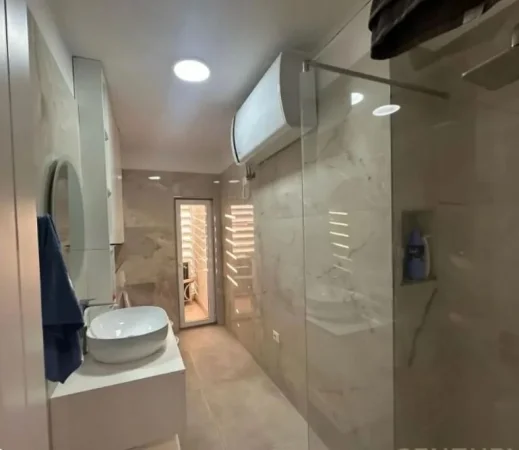 Tirane, jepet me qera apartament 2+1 , 110 m² 900 € (Rruga e Elbasanit)