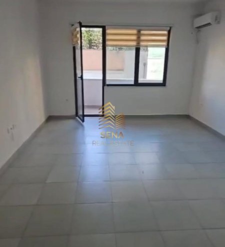 Tirane, jepet me qera ambjent biznesi Kati 3, 94 m² 800 € (Rruga Qemal Stafa)