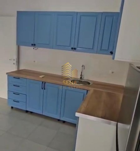 Tirane, jepet me qera ambjent biznesi Kati 3, 94 m² 800 € (Rruga Qemal Stafa)