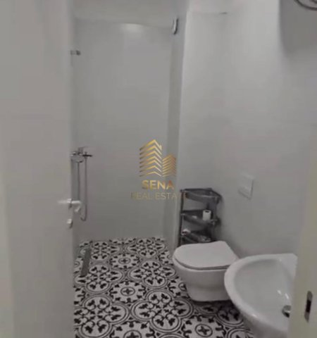 Tirane, jepet me qera ambjent biznesi Kati 3, 94 m² 800 € (Rruga Qemal Stafa)
