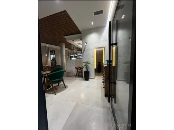 Tirane, jepet me qera bar-kafe Kati 0, 260 m² 1.800 € (21 Dhjetori)