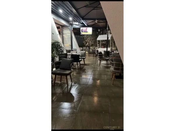 Tirane, jepet me qera bar-kafe Kati 0, 260 m² 1.800 € (21 Dhjetori)