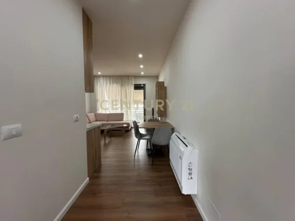 Tirane, jepet me qera apartament 1+1+Ballkon Kati 8, 75 m² 650 € (Gjimnazi Partizani)