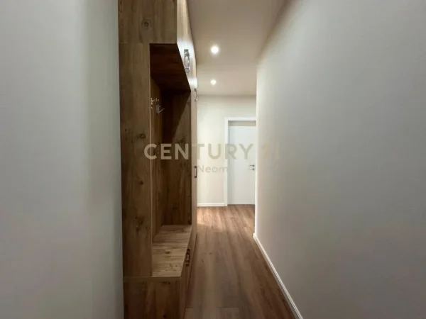 Tirane, jepet me qera apartament 1+1+Ballkon Kati 8, 75 m² 650 € (Gjimnazi Partizani)