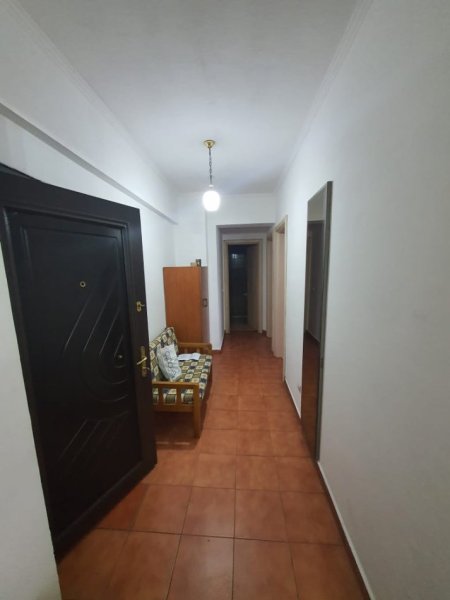 Tirane, jepet me qera apartament 2+1+Ballkon Kati 4, 85 m² 480 € (Rruga Drita Hoxha)