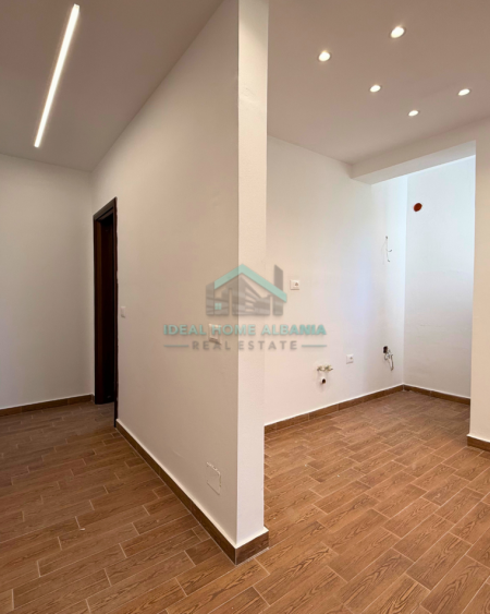 Vlore, shitet apartament 2+1+Ballkon Kati 2, 104 m² 175.000 € (Lungomare)