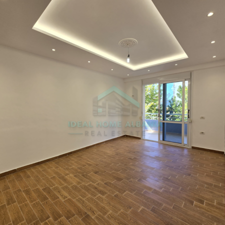 Vlore, shitet apartament 2+1+Ballkon Kati 2, 104 m² 175.000 € (Lungomare)