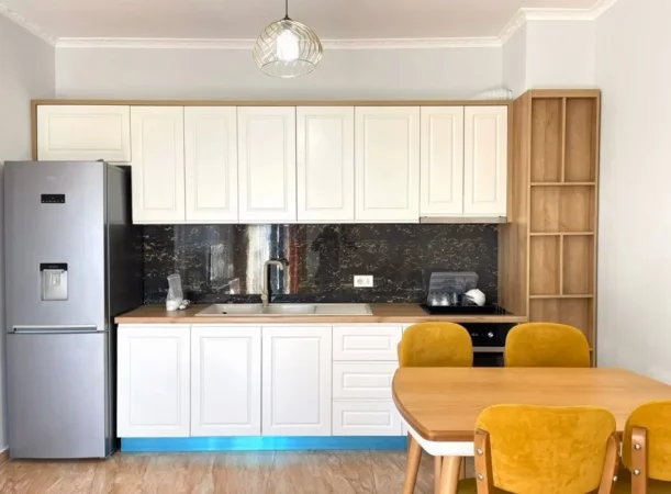 Tirane, jepet me qera apartament 1+1+Ballkon Kati 8, 65 m² 500 € (Rr Dibres, Prane Farmacia 10)