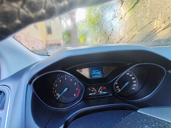 Tirane, shes makine Ford Focus Benzin, e bardhë manuale Klima 55.000 km 7.000 €