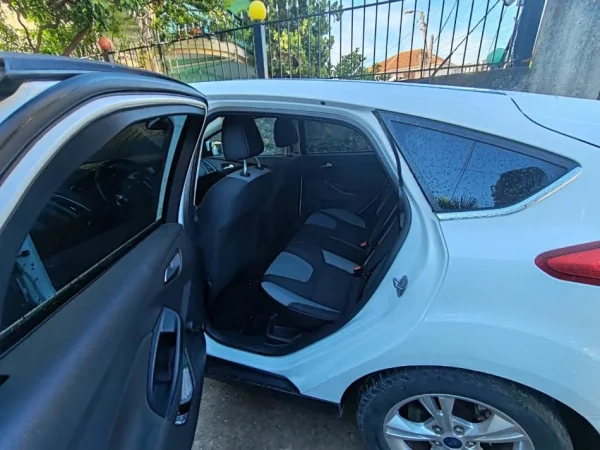 Tirane, shes makine Ford Focus Benzin, e bardhë manuale Klima 55.000 km 7.000 €